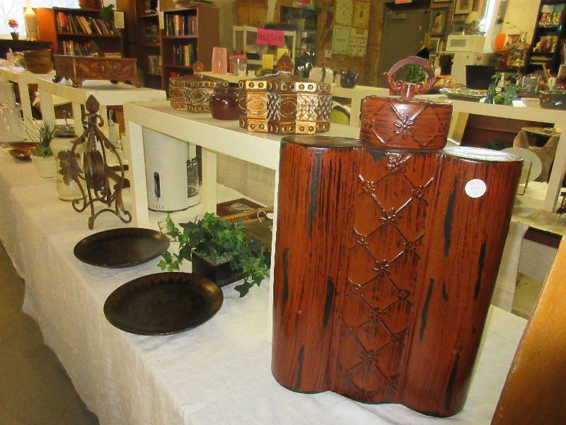 lot 5 image: Lot # 5 Smalls & Misc - Variety of items