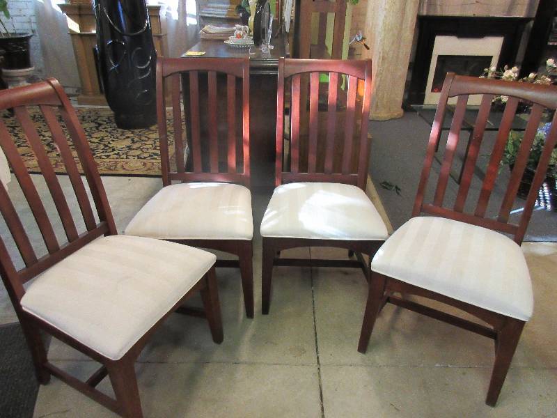 lot 6 image: 4 Wood Dining Chairs with Fabric Seats