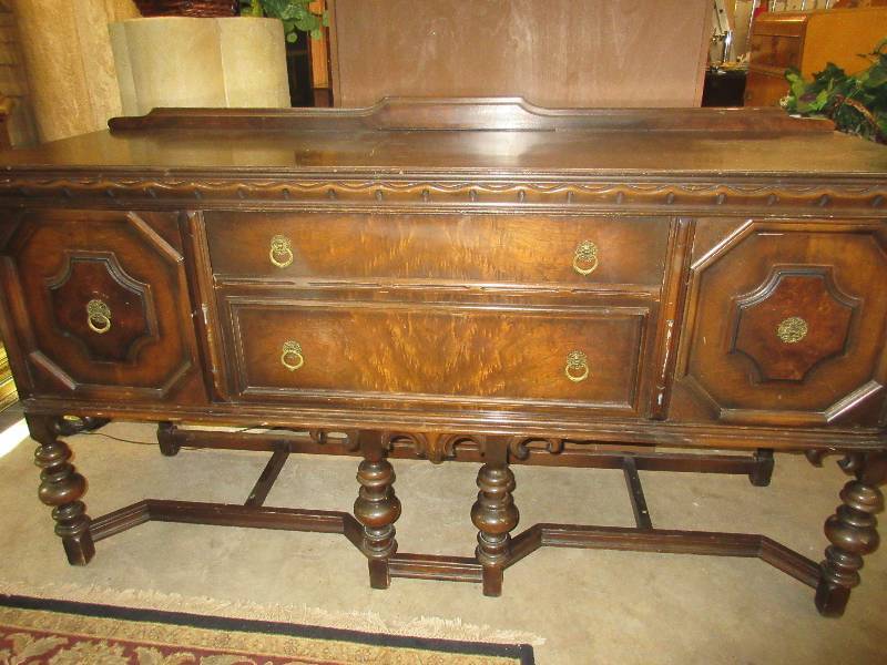 lot 17 image: Antique Crafts Style Wooden Sideboard