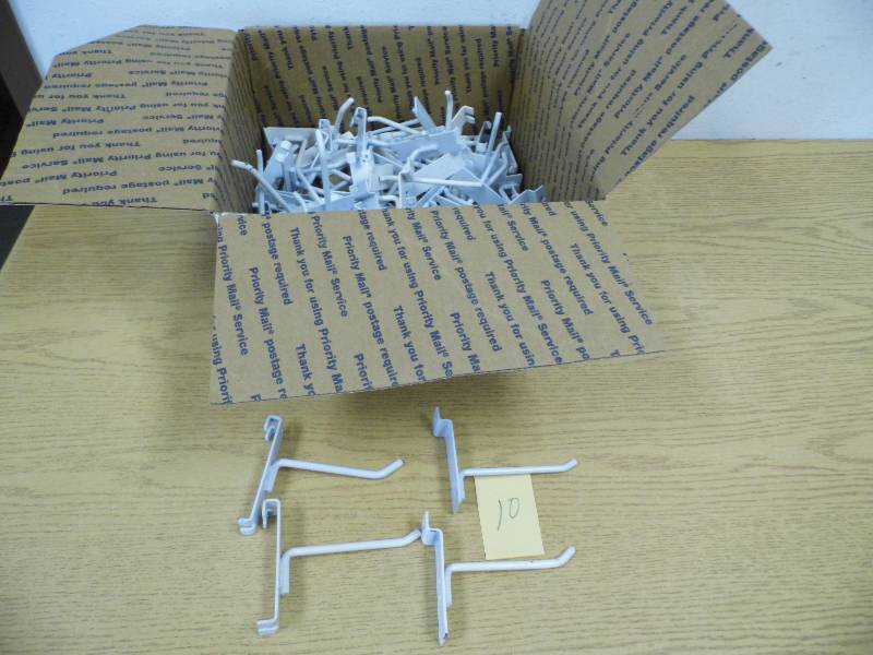 4 Slatwall & Gridwall Hooks