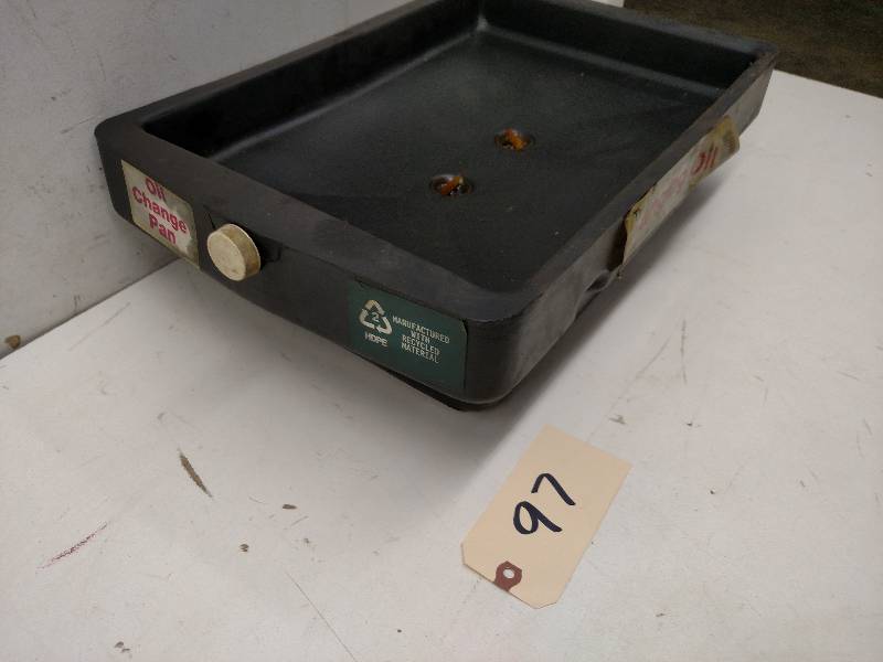 9 Quart Oil Change Pan...