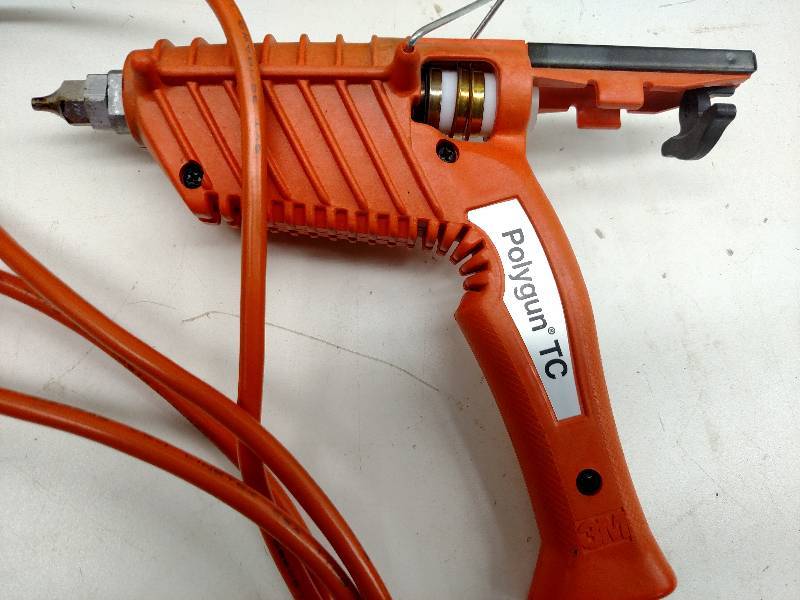lot 60 image: 3M Polygun TC Hot Glue Gun & Glue...