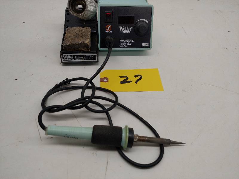 lot 27 image: Weller Model EC2002M Digital Solder...