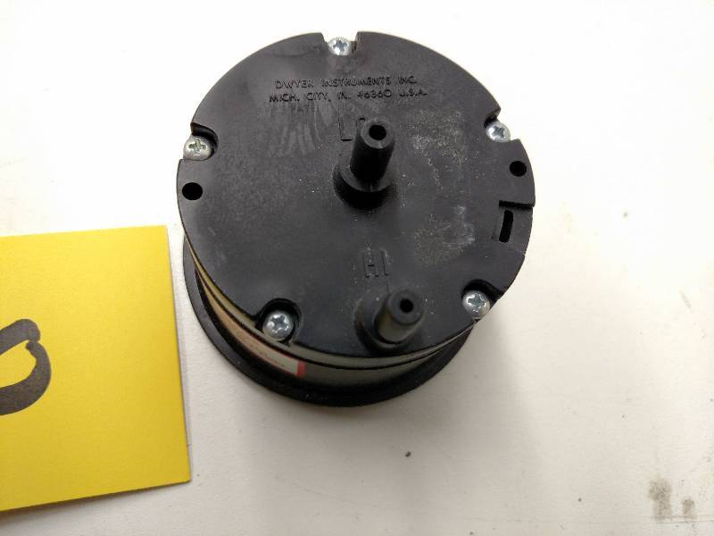 lot 250 image: Dwyer Minihelic II Gage, Appears Ne...
