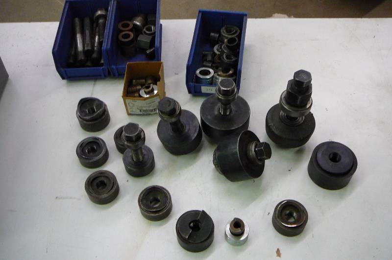 Conduit Knock out Punch & Dies 34 - 1- 14 - 1 12 -2 - 2 58 -212 (GreenLee)