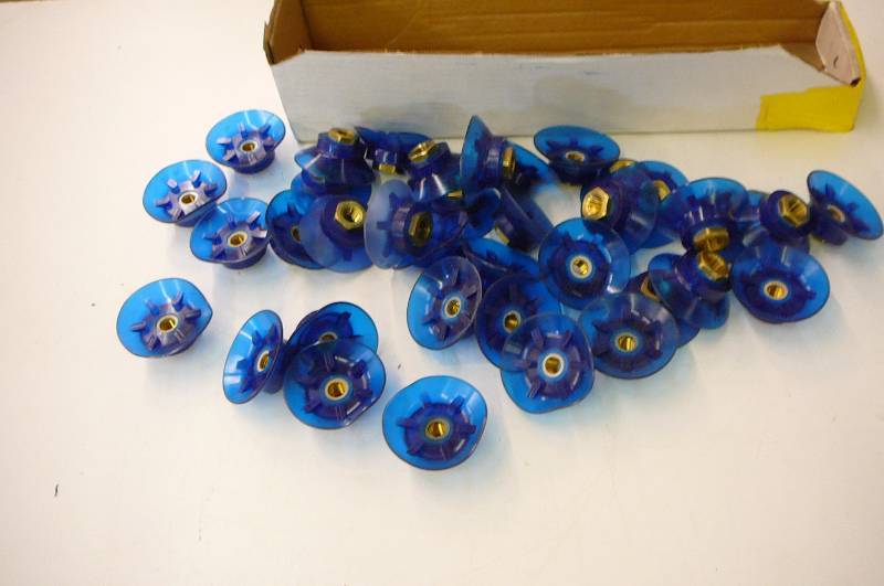 Vac - Cups VC 70 14 NPT   37 count