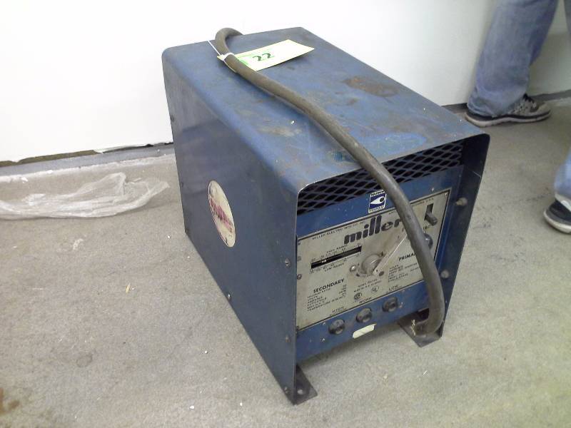 lot 22 image: Miller Welder