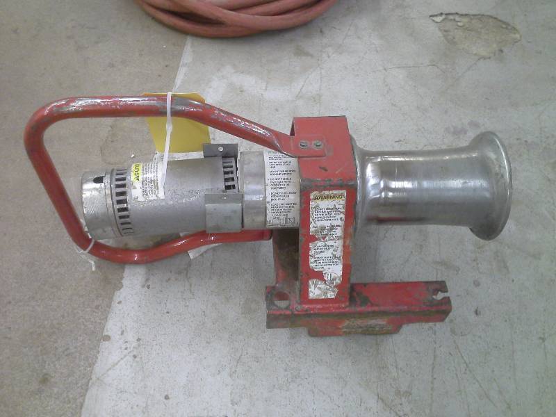 lot 28 image: GB Wire Puller