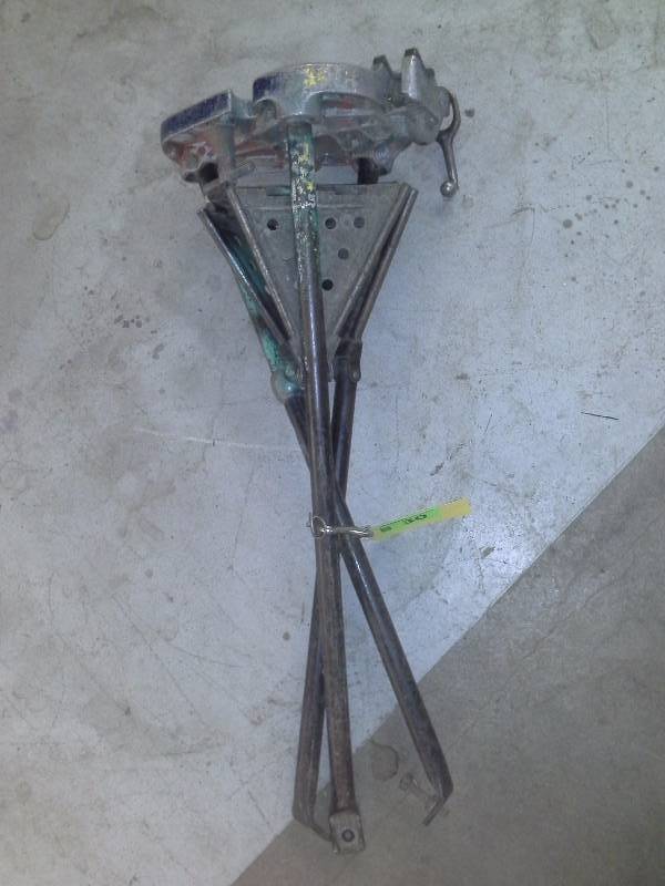 lot 30 image: Rigid Pipe Threader Stand