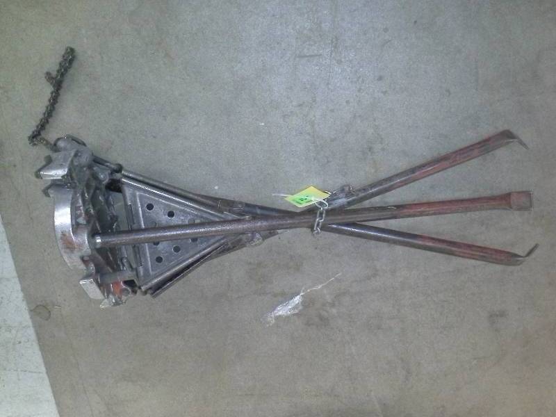 lot 31 image: Rigid Pipe Threader Stand
