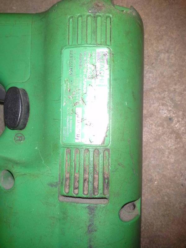 lot 36 image: (2) Hitachi 24V Cordless Drills (1) Bosch 24V Cordless Drill
