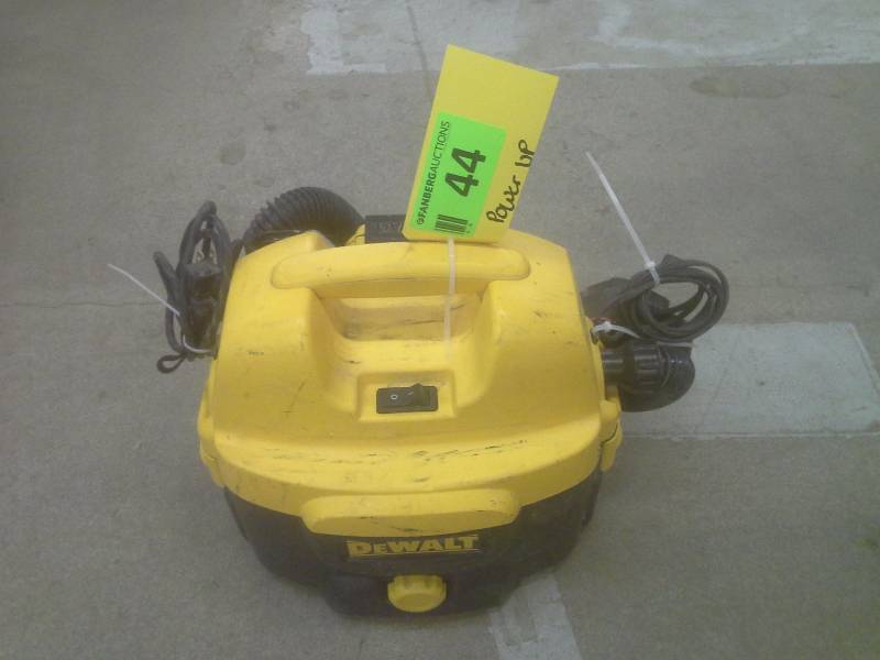 lot 44 image: DeWalt Heavy Duty WetDry Vacuum