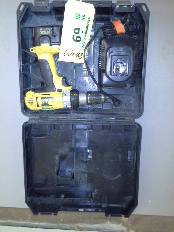 lot 69 image: DeWalt DW980 Cordless DrillDriver