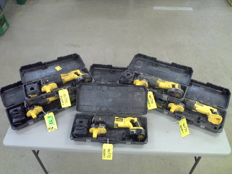 lot 72 image: (6) DeWalt DC385 Variable Speed Reciprocating Saws