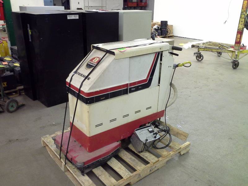 lot 101 image: Advance Machine Co. Floor Scrubber