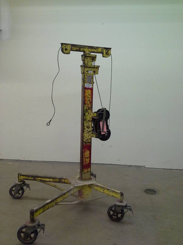 lot 103 image: Roust A Bout Hoist
