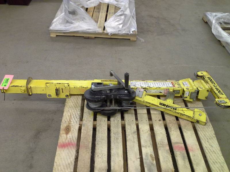 lot 104 image: Roust A Bout Hoist (No Base)