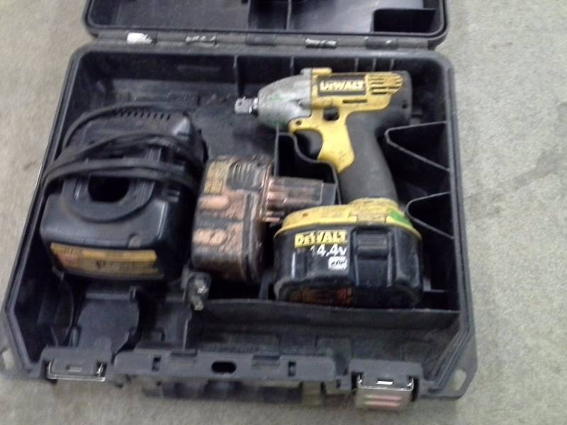 lot 136 image: DeWalt 14.4V Cordless Drill