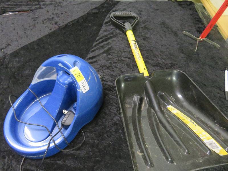small shovel and Petmate Fresh Flow