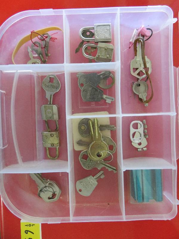 small padlocks with keys