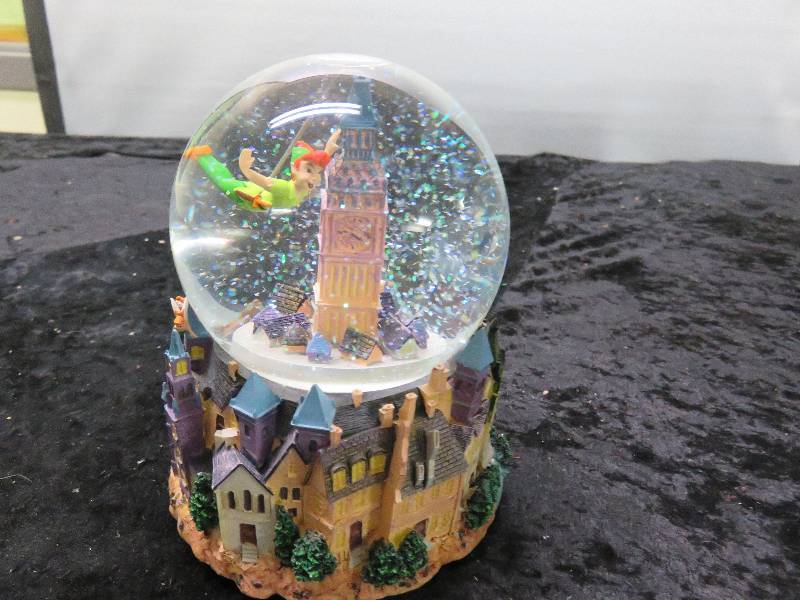 Peter Pan Snow Globe, plays music
