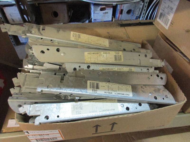 Fast mount brackets