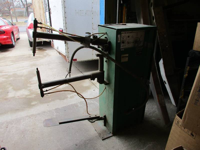Spot welder