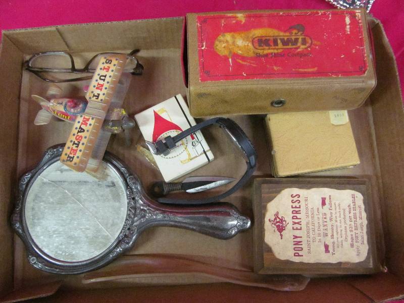 lot 1 image: vintage items