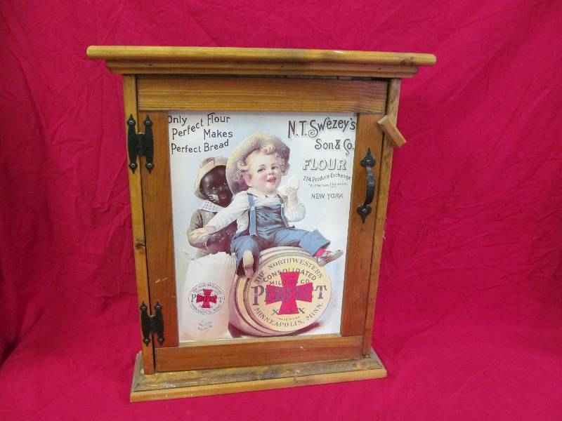 lot 4 image: wall cabinet