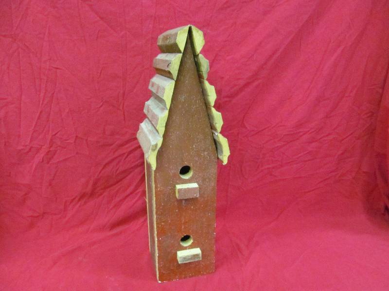 lot 8 image: bird house