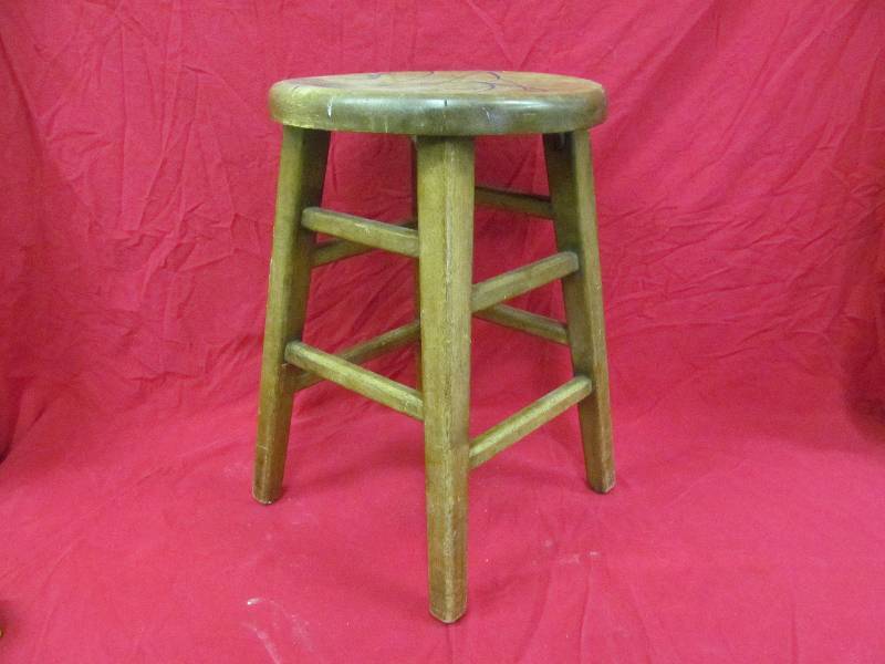lot 10 image: vintage stool