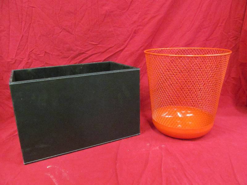 lot 11 image: trash can