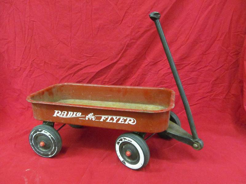 lot 12 image: Radio Flyer wagon