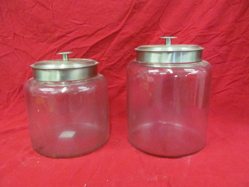 lot 22 image: Anchor Hocking glass canisters
