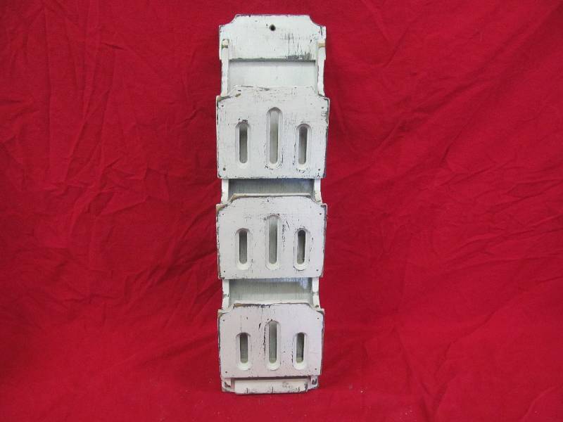 lot 39 image: mailkey organizer