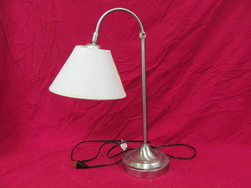 lot 41 image: desk lamp