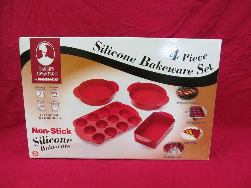 lot 44 image: Bakers bakeware