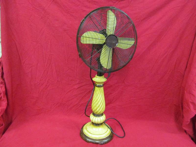lot 46 image: Decco floor fan
