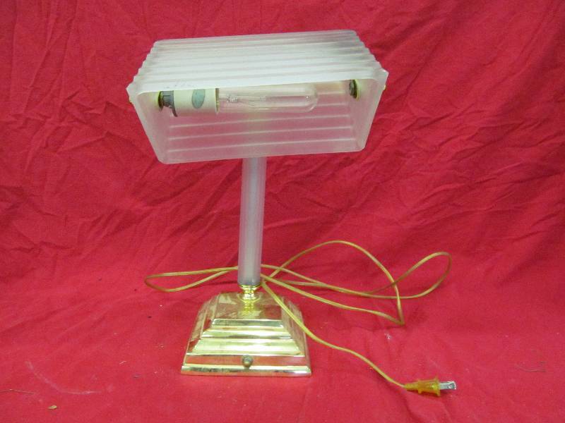 lot 61 image: lamp