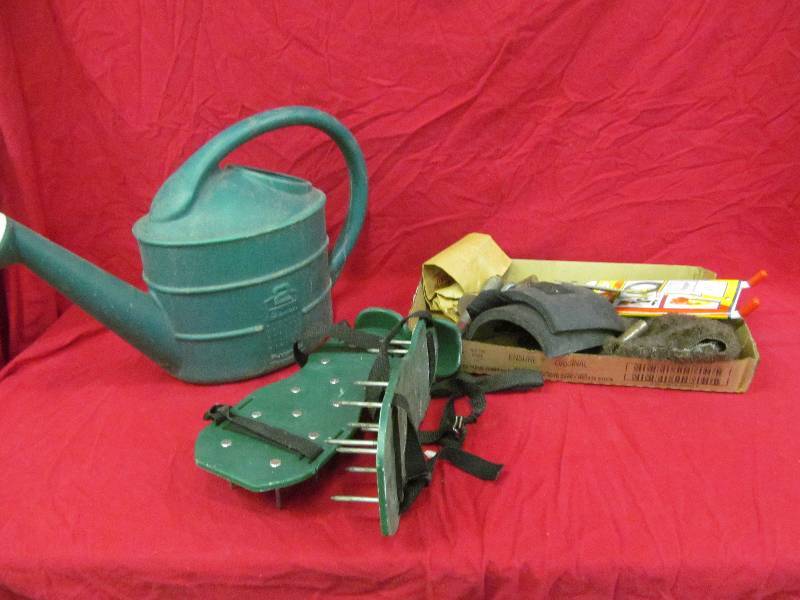 lot 74 image: garage items