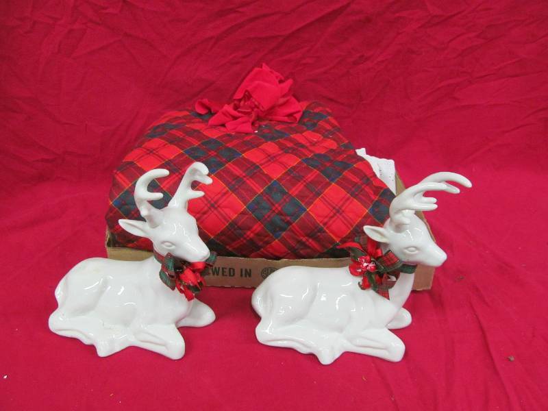 lot 99 image: holiday dcor