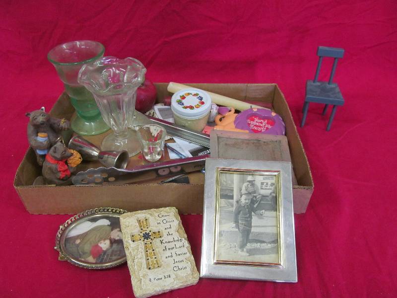 lot 128 image: glasses