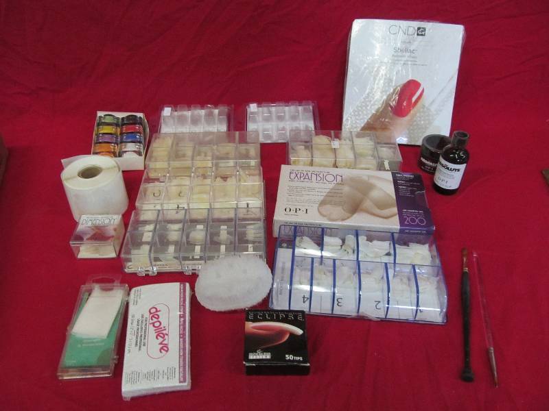 lot 138 image: finger nail tips