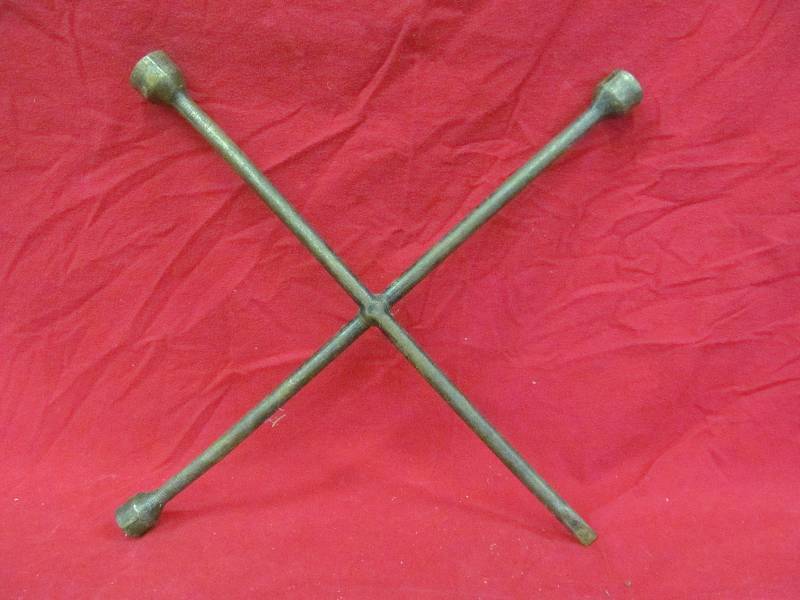 lot 189 image: Tire Iron
