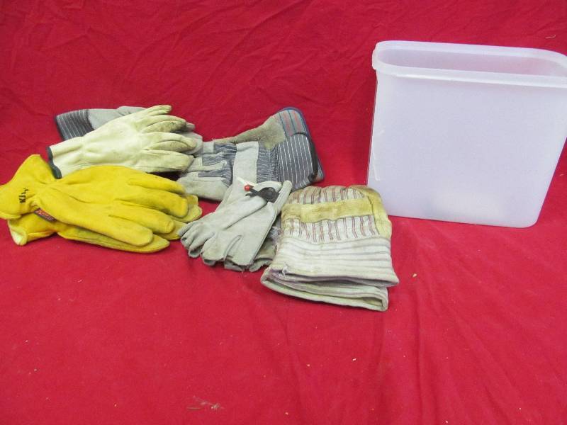 lot 198 image: Leather Gloves
