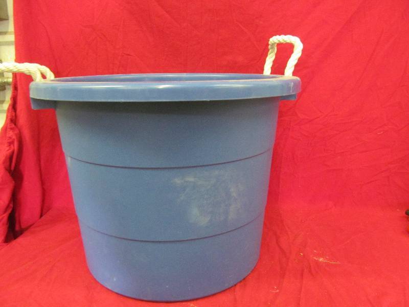 lot 232 image: Bucket