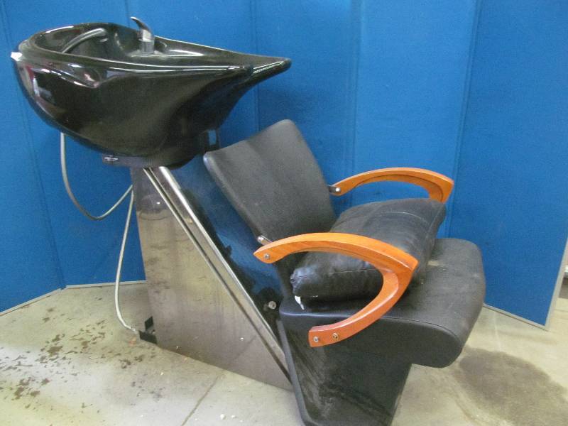 lot 283 image: Hair Washing Station