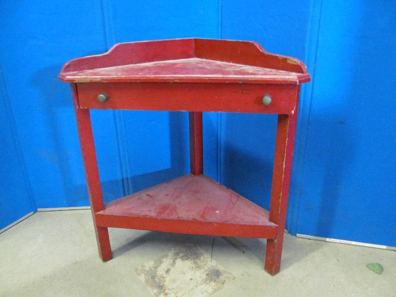 lot 285 image: Table
