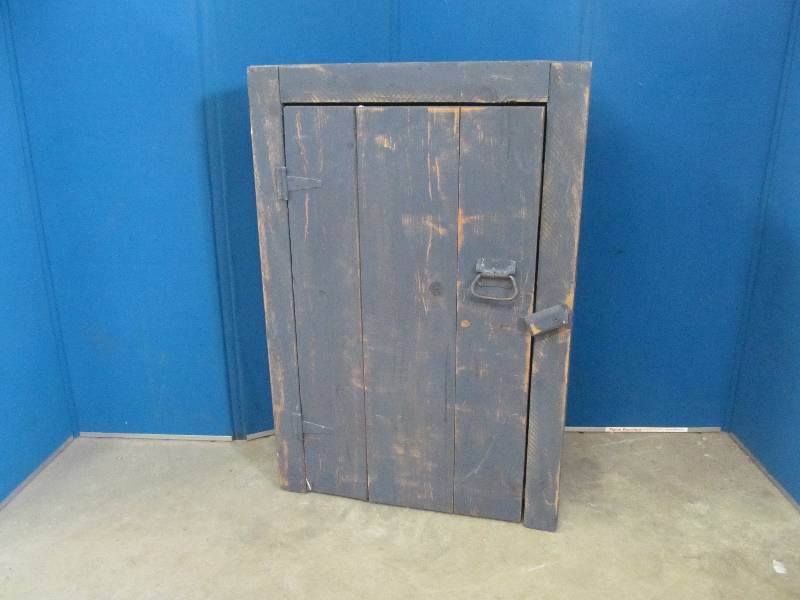 lot 295 image: Cabinet