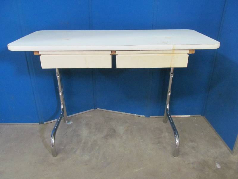 lot 297 image: Manicure Table